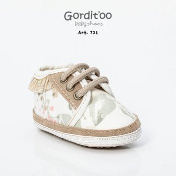 ZAPATILLAS BEBA FLOREADA BEIGE Y VOLADO 