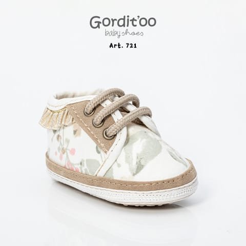 ZAPATILLAS BEBA FLOREADA BEIGE Y VOLADO 