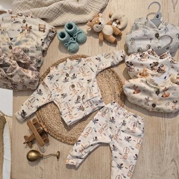 CONJUNTO PLUSH BIFAZ CAMPE + PANTALON ESTAMPADO T.0 AL 3