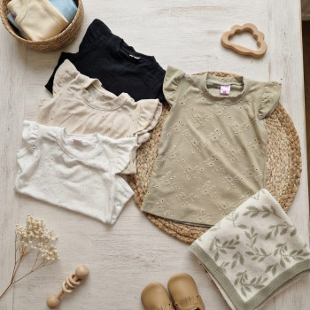 REMERA BEBA  BRODERI + VOLADO EN HOMBRO T.1 AL 5