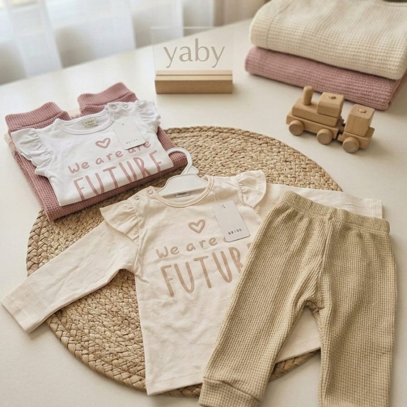 CONJUNTO C/ REMERA ML VOLADO HOMBRO + PANTALON T. 6/9 - 9/12 - 24